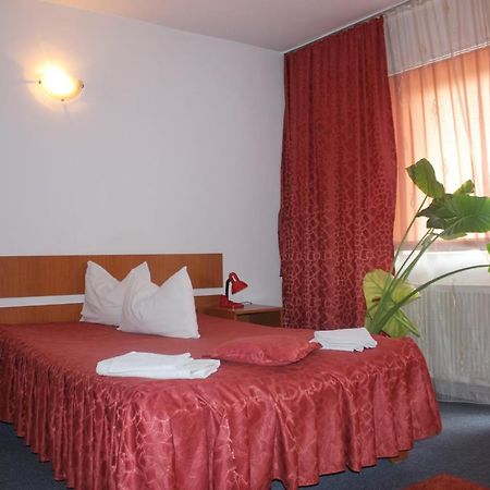 Bed and Breakfast Riviera Valceana Râmnicu Vâlcea Exterior foto