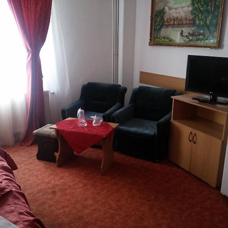 Bed and Breakfast Riviera Valceana Râmnicu Vâlcea Exterior foto