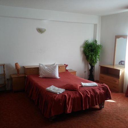 Bed and Breakfast Riviera Valceana Râmnicu Vâlcea Exterior foto