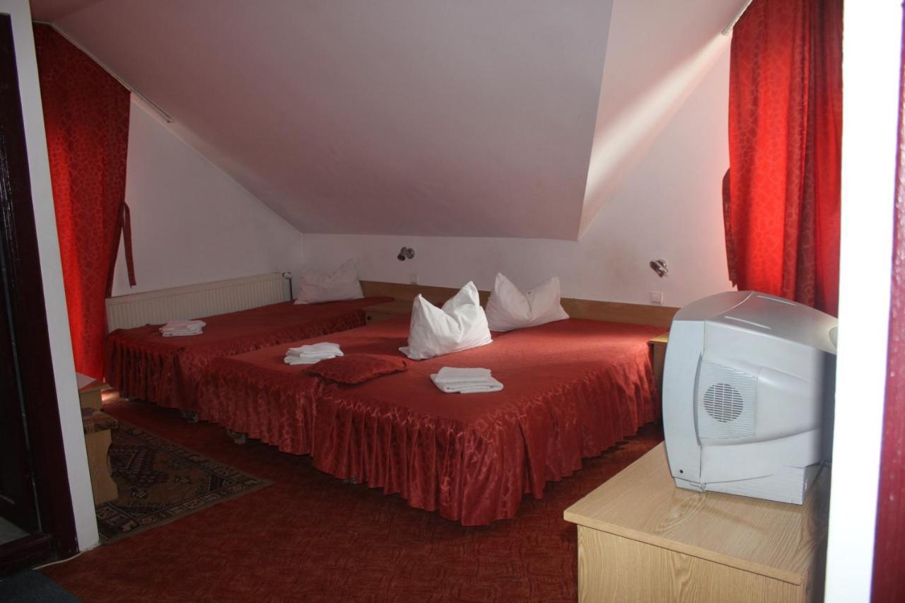 Bed and Breakfast Riviera Valceana Râmnicu Vâlcea Exterior foto