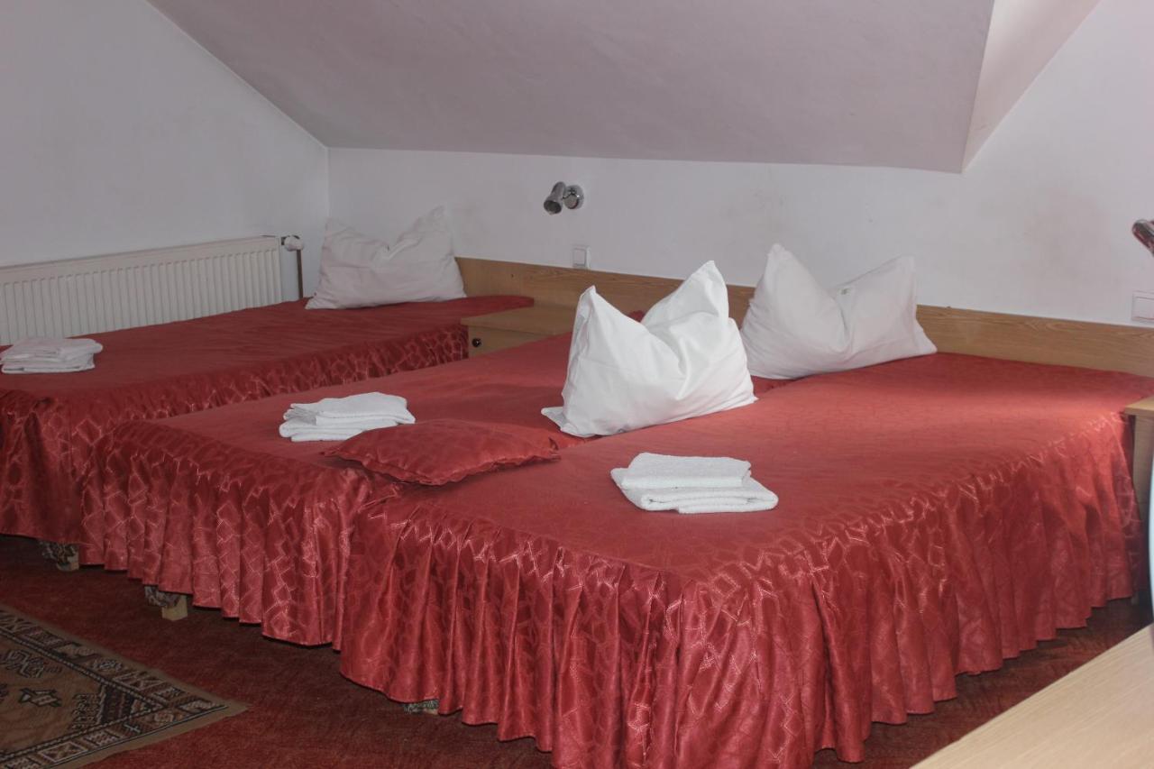 Bed and Breakfast Riviera Valceana Râmnicu Vâlcea Exterior foto