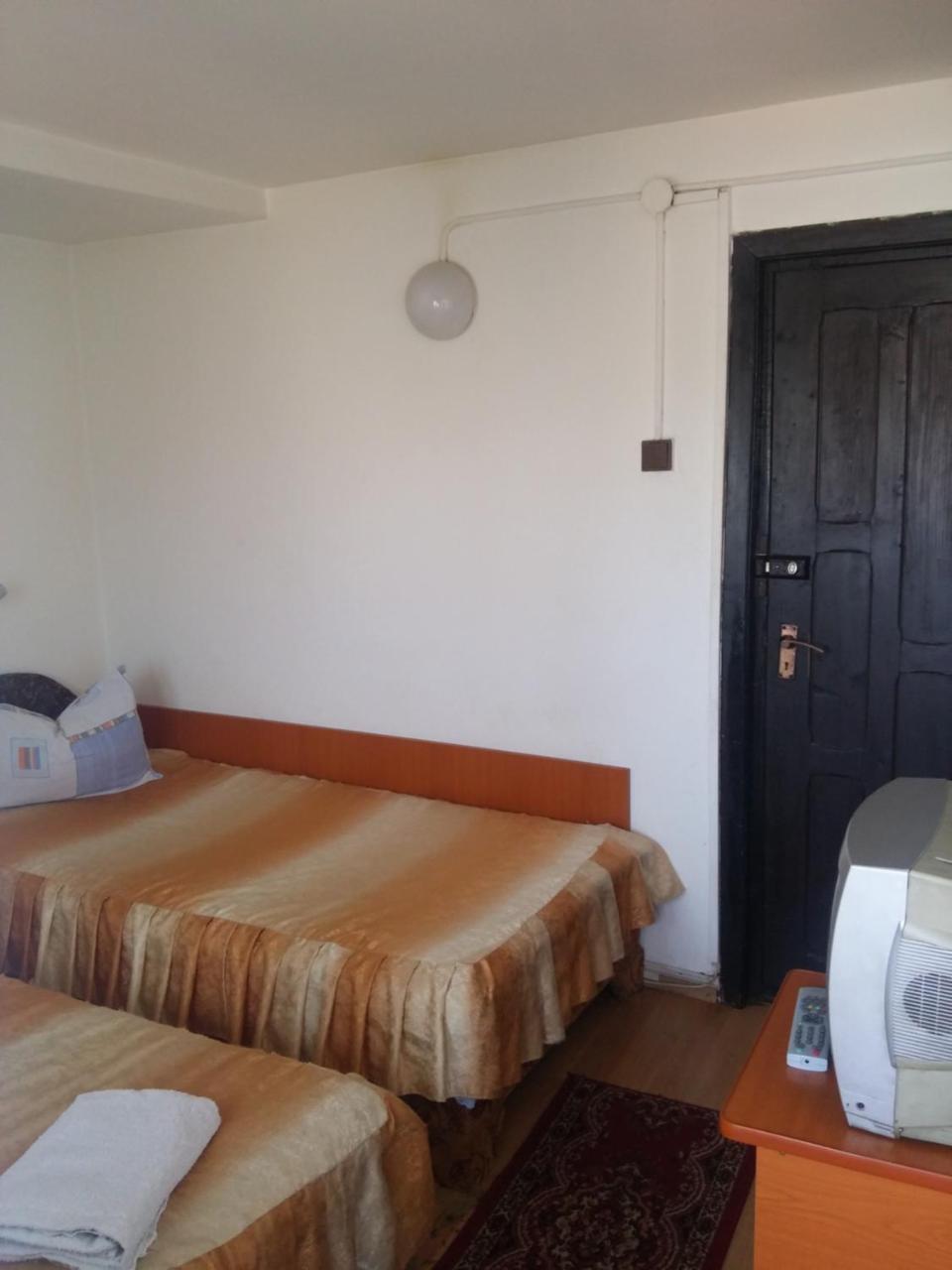 Bed and Breakfast Riviera Valceana Râmnicu Vâlcea Exterior foto