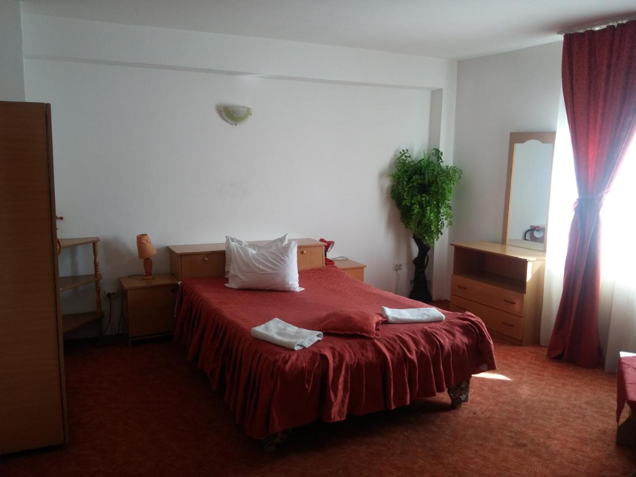 Bed and Breakfast Riviera Valceana Râmnicu Vâlcea Exterior foto