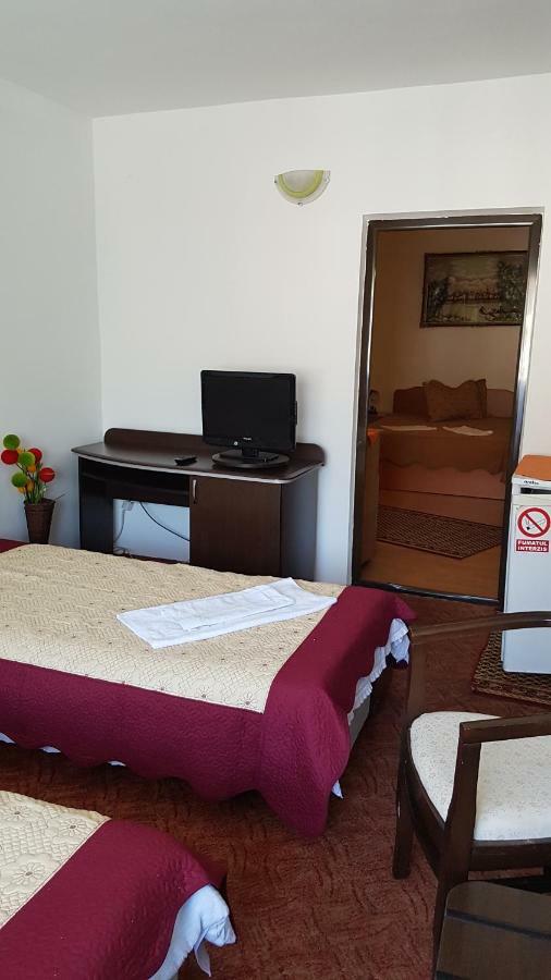 Bed and Breakfast Riviera Valceana Râmnicu Vâlcea Exterior foto