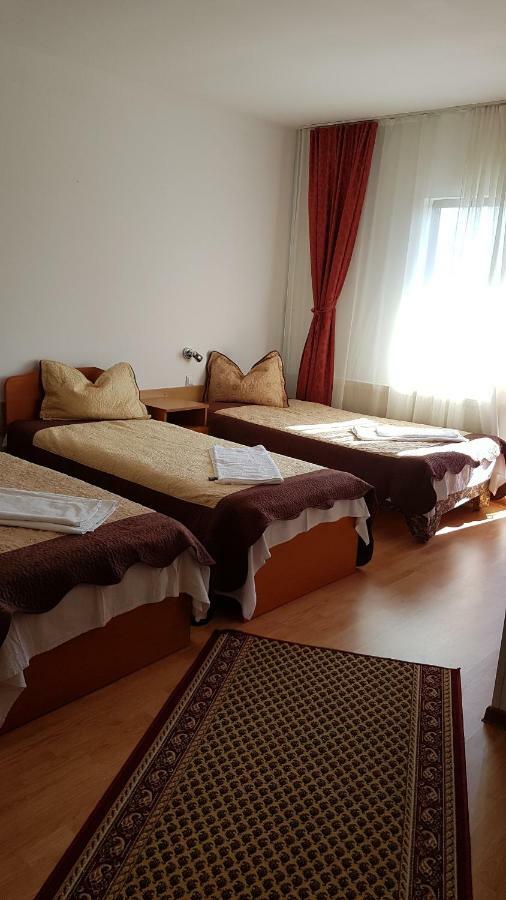 Bed and Breakfast Riviera Valceana Râmnicu Vâlcea Exterior foto
