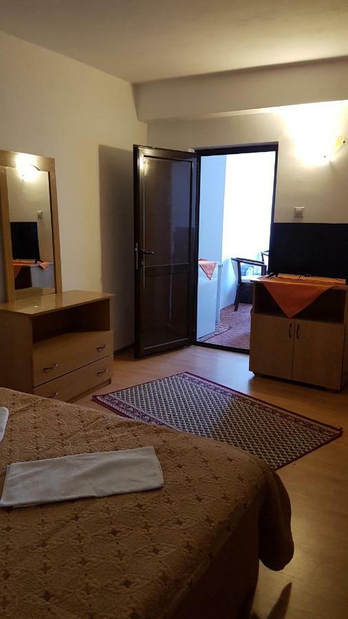 Bed and Breakfast Riviera Valceana Râmnicu Vâlcea Exterior foto