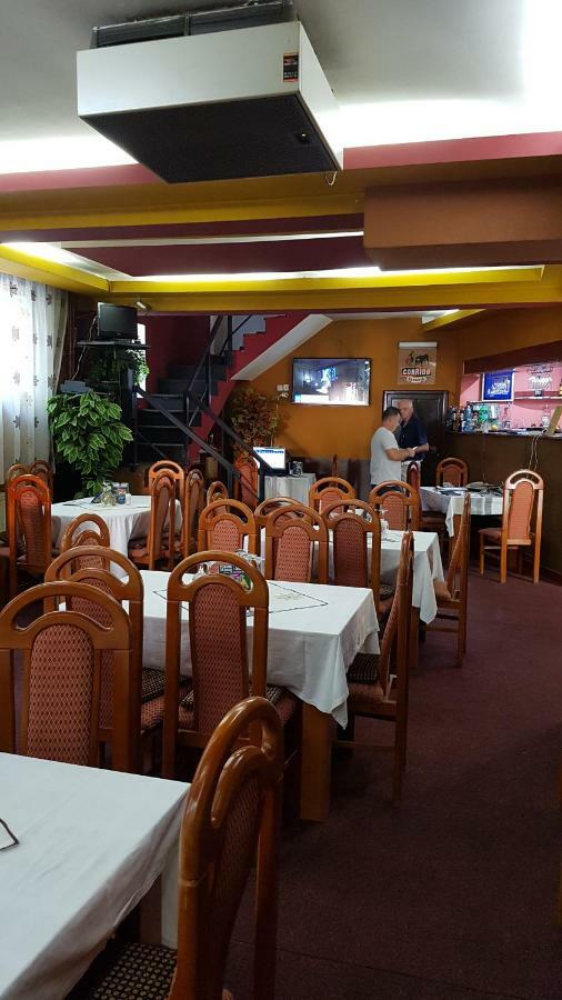 Bed and Breakfast Riviera Valceana Râmnicu Vâlcea Exterior foto