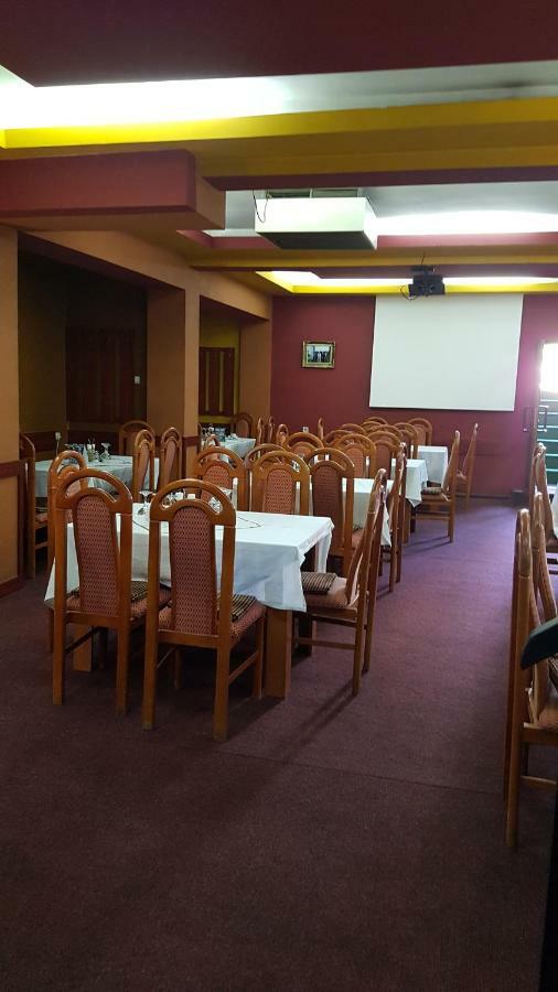 Bed and Breakfast Riviera Valceana Râmnicu Vâlcea Exterior foto